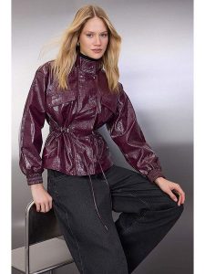 Trendyol Kurtka w kolorze bordowym ze skóry syntetycznej rozmiar: L. Czerwone kurtki Trendyol, l, bez wzorów, ze skóry, bez kaptura. Za 157,35 zł.