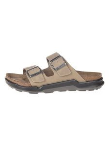 Birkenstock Skórzane klapki "Arizona" w kolorze beżowym rozmiar: 41. Brązowe klapki Birkenstock, bez wzorów, z otwartym noskiem, bez obcasa. Za 460,12 zł.