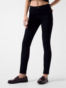 Guess Jeans Jeansy W5YA92 D6311 Czarny Skinny Fit. Czarne jeansy Guess Jeans, z aplikacjami, z jeansu. Za 349,00 zł.
