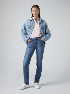Levi's Dżinsy "712" - Slim fit - w kolorze niebieskim rozmiar: W31/L30. Niebieskie jeansy Levi's®, z aplikacjami. Za 262,95 zł.