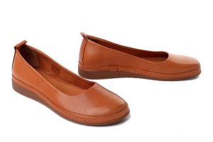 KOCH 91182 coconut, baleriny damskie. Brązowe balerinki KOCH, bez wzorów, ze skóry, bez obcasa, bez zapięcia. Za 249,90 zł.