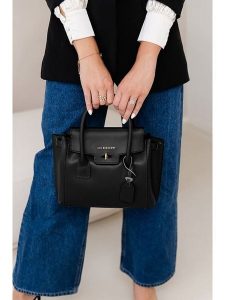 Lia Biassoni Skórzana torebka w kolorze czarnym - 30 x 23 x 11 cm rozmiar: onesize. Czarne torebki klasyczne Lia Biassoni, bez wzorów, z materiału, przez ramię, bez dodatków. Za 282,99 zł.