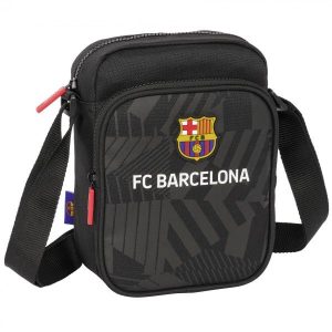 FC Barcelona saszetka na ramię czarna czarny. Czarne nerki i saszetki FC BARCELONA, bez wzorów. Za 127,78 zł.