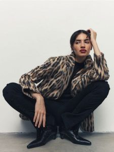 Marynarka z wełną - wielobarwny. Marynarki i żakiety Reserved, l, bez wzorów, z tkaniny. W wyprzedaży za 299,99 zł.