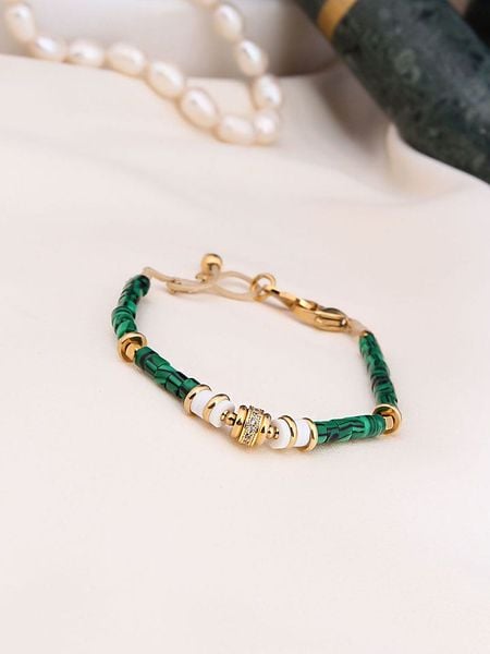 Charlize Pozłacana bransoletka z malachitami rozmiar: onesize. Zielone bransoletki Charlize, z malachitem, pozłacane. Za 78,47 zł.