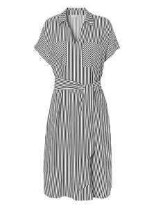 TATUUM Sukienka "Ikala" w kolorze granatowo-białym rozmiar: 46. Białe sukienki Tatuum, na co dzień, s, bez wzorów, z tkaniny, klasyczne, bez kołnierzyka, bez ramiączek, midi, proste. Za 136,45 zł.