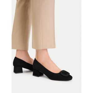 Czółenka Lasocki. Czarne czółenka Lasocki, bez wzorów, bez obcasa, bez zapięcia. Za 239,99 zł.