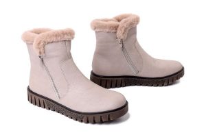 RIEKER Y3481-60 beige, botki damskie. Brązowe botki Rieker, bez wzorów, bez obcasa, bez zapięcia. Za 379,90 zł.
