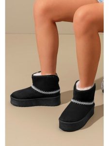 C'M Botki zimowe w kolorze czarnym rozmiar: 36. Czarne botki C'M, na zimę, bez wzorów, bez obcasa, na platformie, bez zapięcia. Za 108,99 zł.