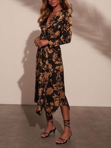 Milan Kiss Sukienka w kolorze czarnym rozmiar: S. Czarne sukienki Milan Kiss, na co dzień, s, bez wzorów, bez kołnierzyka, bez ramiączek, midi, proste. Za 165,99 zł.