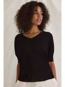 Cotton Candy Koszulka "Helay" w kolorze czarnym rozmiar: M. Czarne bluzki Cotton Candy, m, bez wzorów, z asymetrycznym kołnierzem, bez ramiączek. Za 114,44 zł.