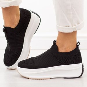 Czarne sportowe buty damskie Filippo Dp7552/26. Czarne buty sportowe Filippo, na lato, bez wzorów, z dresówki, bez zapięcia, trekkingowe. Za 199,00 zł.