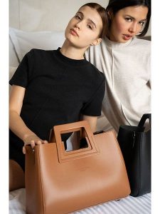 Maison héritage PARIS Skórzana torebka "Jini Paille" w kolorze jasnobrązowym - 35 x 25 x 15 cm rozmiar: onesize. Brązowe torebki klasyczne Maison héritage PARIS, bez wzorów, z materiału, przez ramię, bez dodatków. Za 404,99 zł.