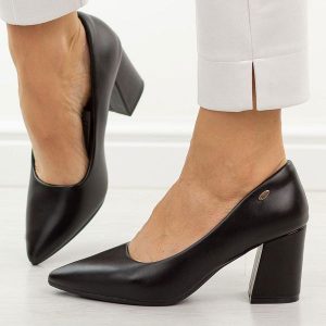 Czarne czółenka damskie Potocki 41314. Czarne czółenka POTOCKI, bez wzorów, ze skóry, bez obcasa, na słupku, bez zapięcia. Za 199,00 zł.