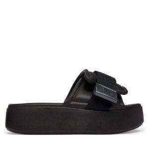 Klapki Melissa. Czarne klapki Melissa, bez wzorów, bez obcasa. Za 427,99 zł.