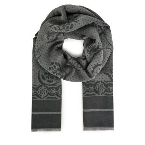 Chusta Guess. Szare apaszki i chusty Guess, z aplikacjami. Za 189,99 zł.