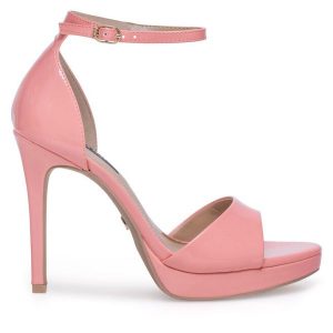 Sandały Nine West. Czerwone sandały Nine West, bez wzorów, bez obcasa, na szpilce, bez zapięcia. Za 137,99 zł.