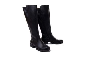 RIEKER Z9591-01 black, kozaki damskie. Czarne kozaki Rieker, na zimę, bez wzorów, bez obcasa, bez zapięcia. Za 469,90 zł.