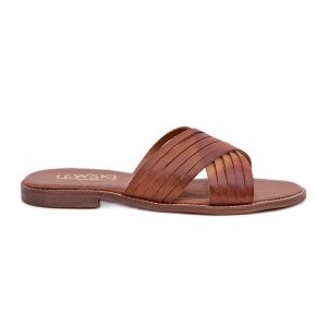 Skórzane Damskie Klapki Lewski Shoes 3682 Camel brązowe. Brązowe klapki bez wzorów, ze skóry, bez obcasa, na płaskiej podeszwie. Za 397,52 zł.