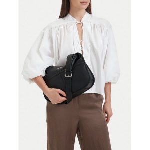 Torebka Lasocki. Czarne torebki klasyczne Lasocki, bez wzorów, bez dodatków. Za 189,99 zł.