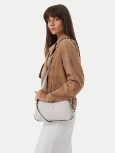 Guess Torebka Noelle II Mini HWBG96 72730 Kremowy. Białe torebki klasyczne Guess, z aplikacjami, ze skóry, bez dodatków. Za 584,99 zł.