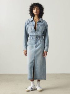 Levi's Sukienka dżinsowa w kolorze błękitnym rozmiar: 34. Niebieskie sukienki Levi's®, na co dzień, s, bez wzorów, z bawełny, bez kołnierzyka, bez ramiączek, midi, proste. Za 214,95 zł.