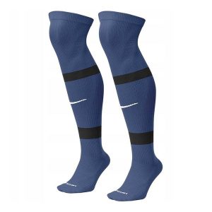 Skarpety Piłkarskie Dla Dorosłych Unisex MatchFit. Niebieskie skarpetki Nike, bez wzorów. Za 82,99 zł.