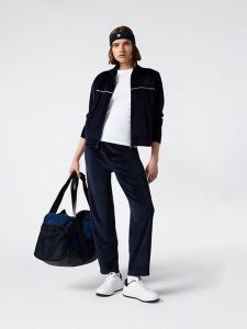 Champion 2-częściowy zestaw w kolorze granatowym rozmiar: XXL. Niebieskie kombinezony Champion, xxl, bez wzorów, z dresówki, sportowe, bez kołnierzyka, bez ramiączek. Za 162,11 zł.