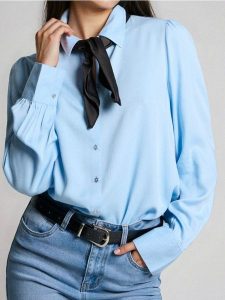 Koszula z wiskozy - błękitny. Niebieskie koszule Sinsay, l, bez wzorów, z wiskozy, bez kołnierzyka, bez ramiączek. Za 39,99 zł.