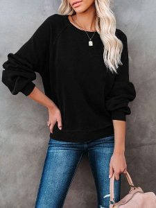 Milan Kiss Bluzka w kolorze czarnym rozmiar: M. Czarne bluzki Milan Kiss, m, bez wzorów, bez kołnierzyka, bez ramiączek. Za 152,99 zł.