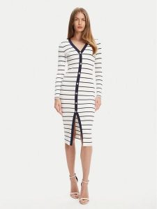 Guess Sukienka dzianinowa W5YK98 Z2YK2 Biały Slim Fit. Białe kombinezony Guess, xl, z aplikacjami, z dzianiny, bez kołnierzyka, bez ramiączek. Za 369,99 zł.