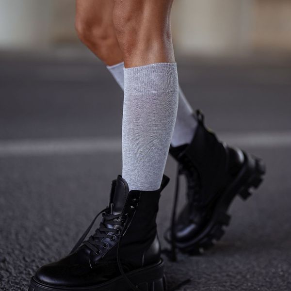 Podkolanówki damskie gładkie 200 jasny melanż. Skarpetki Milena, bez wzorów, z bawełny. Za 18,90 zł.