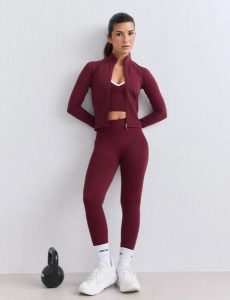 Damskie legginsy dłuższe, wysoki stan, invisible scrunch Shape Seamless bordowe. Czerwone legginsy AIM'N, bez wzorów, z dzianiny, z podwyższonym stanem, długie. Za 301,00 zł.