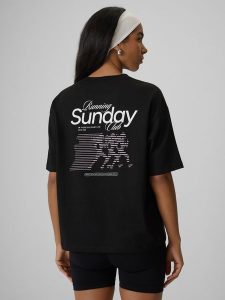 4F T-shirt loose z nadrukiem damski - czarny M. Czarne t-shirty 4f, m, bez wzorów, z bawełny, bez kołnierzyka, bez ramiączek. Za 59,99 zł.