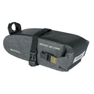 Torba pod siodło Navigator Storm M. Czarne torby podróżne i sportowe BASIL, bez wzorów, z materiału. Za 129,99 zł.