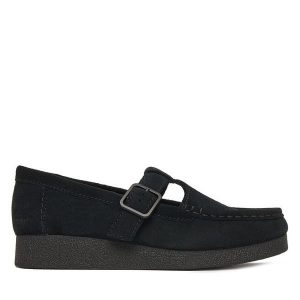 Półbuty Clarks. Czarne półbuty Clarks, bez wzorów, bez obcasa, na płaskiej podeszwie, bez zapięcia. Za 479,99 zł.