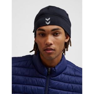 Czapka Hummel Performance. Czarne czapki Hummel, bez wzorów, z materiału, sportowe. Za 47,99 zł.