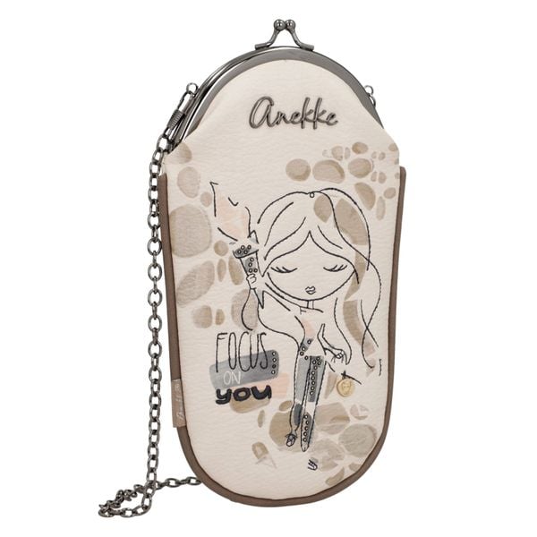 Etui na okulary damskie Anekke, z dekoracyjnym nadrukiem i metalowym logo zamykane na zatrzask z ozdobnym łańcuszkiem łączy praktyczność z oryginalny. Torebki klasyczne Anekke, bez wzorów, na ramię, z nadrukiem, bez dodatków. Za 129,00 zł.