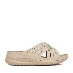 Klapki Go Soft. Brązowe klapki Go Soft, bez wzorów, bez obcasa. Za 89,99 zł.