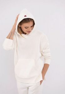 Bluza oversize B-LOVE. Białe bluzy Volcano, m, bez wzorów, z bawełny, z kapturem. Za 179,99 zł.