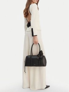 GINO ROSSI Torebka C-LDA8017A Czarny. Czarne torebki klasyczne Gino Rossi, bez wzorów, z materiału, bez dodatków. Za 249,99 zł.