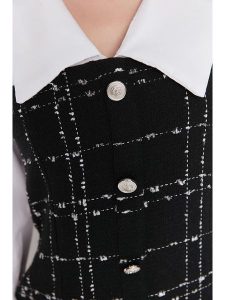 Trendyol Sukienka w kolorze czarno-białym rozmiar: 38. Białe sukienki Trendyol, bez wzorów, z bawełny, bez kołnierzyka, bez ramiączek, mini. Za 78,47 zł.