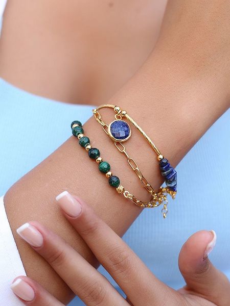 Pierres de Jade Pozłacana bransoletka z elementami ozdobnymi rozmiar: onesize. Niebieskie bransoletki Pierres de Jade, z lazurytem, pozłacane. Za 43,99 zł.