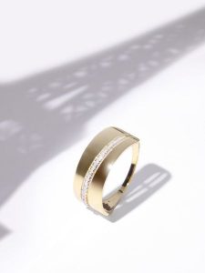 DIAMOND & CO Złoty pierścionek "Madison" z diamentami rozmiar: 56. Żółte pierścionki Diamond & Co, z diamentem, złote. Za 1 522,99 zł.