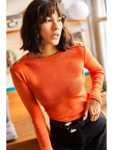 Trendyol Koszulka w kolorze pomarańczowym rozmiar: onesize. Pomarańczowe bluzki Trendyol, bez wzorów, z bawełny, bez kołnierzyka, bez ramiączek. Za 48,28 zł.