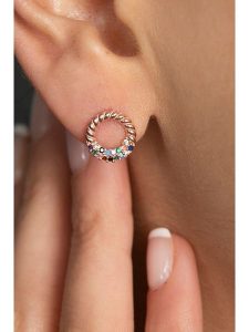 Lodie Silver Srebrne kolczyki-wkrętki z cyrkoniami rozmiar: onesize. Szare kolczyki Lodie Silver, z cyrkonią, srebrne. Za 43,99 zł.