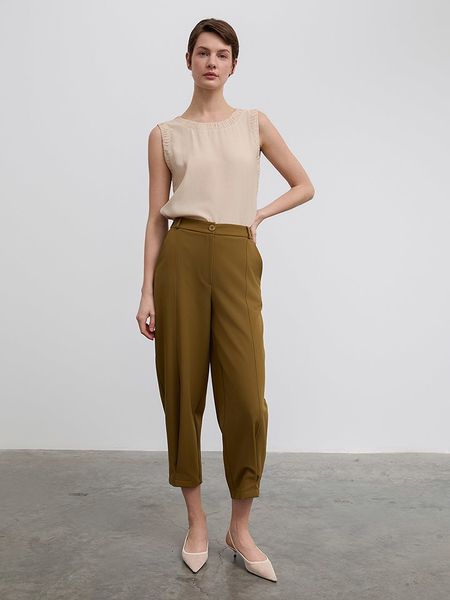 BGN Spodnie w kolorze oliwkowym rozmiar: 34. Brązowe spodnie z wysokim stanem BGN, bez wzorów, z materiału, z podwyższonym stanem. Za 91,56 zł.