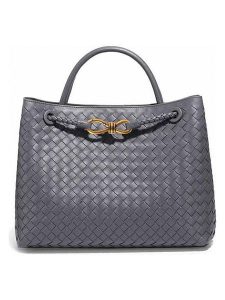 SUVRAI Torebka w kolorze szarym - 30 x 23 x 13 cm rozmiar: onesize. Szare torebki klasyczne SUVRAI, bez wzorów, z materiału, bez dodatków. Za 152,99 zł.