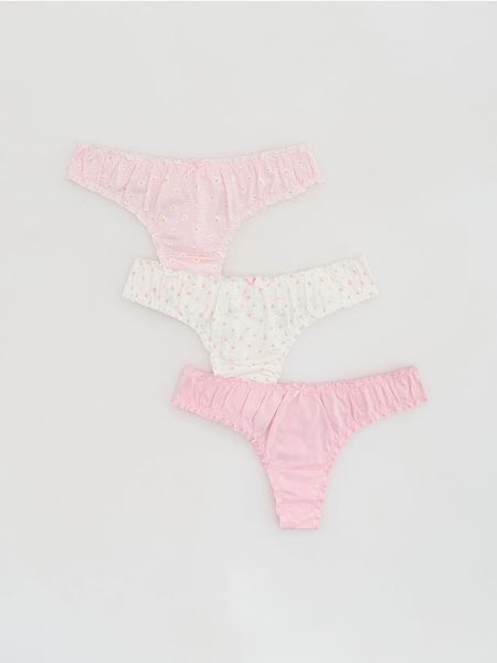 Wzorzyste majtki stringi 3 pack - różowy. Czerwone stringi Reserved, bez wzorów. Za 49,99 zł.