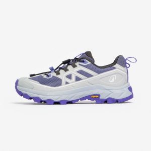 Buty turystyczne damskie MH900 Light. Fioletowe buty trekkingowe QUECHUA, z kauczuku, bez zapięcia. Za 349,99 zł.